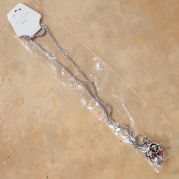 Silver Skull Pendant Necklace - Picture 1 of 4